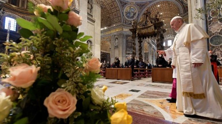 El papa Francisco, en la misa de este domingo de Pascua en el Vaticano.