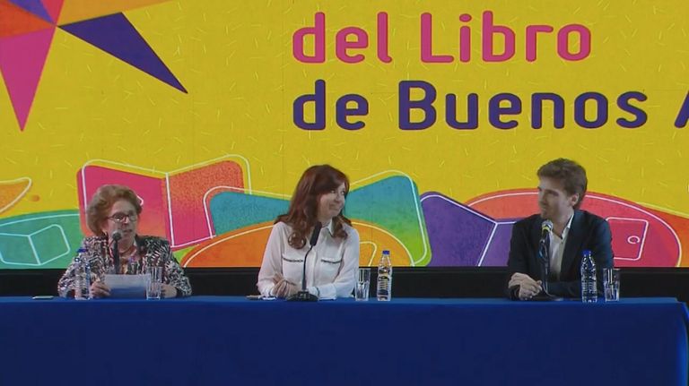 Cristina presenta su libro.