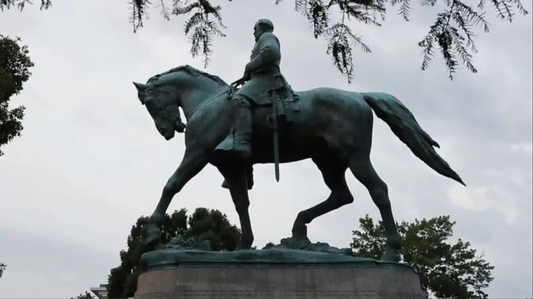 Gobierno de Trump reinstala monumento retirado tras protestas antirracistas de 2020