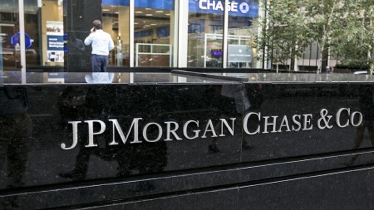 Apertura de mercado: suba de las tasas FED agrava la fuerte caída de los bancos de Estados Unidos