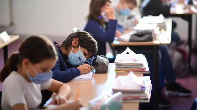 Se reducen la distancia entre los alumnos.