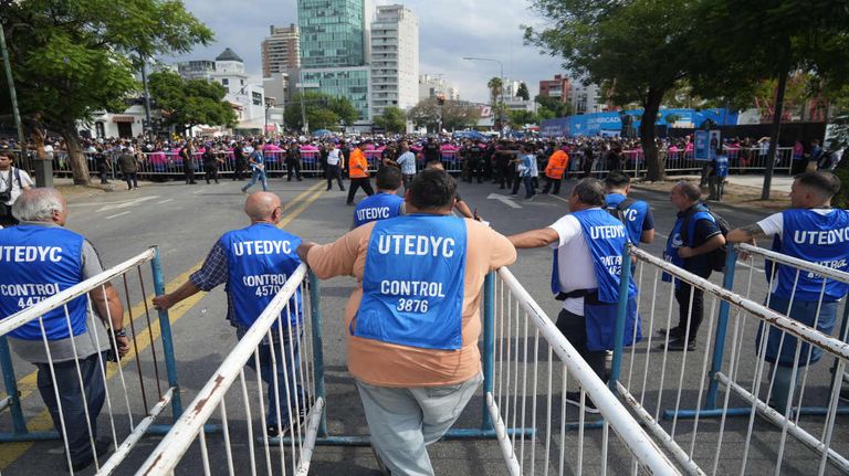 Operativo de seguridad en River 20230323