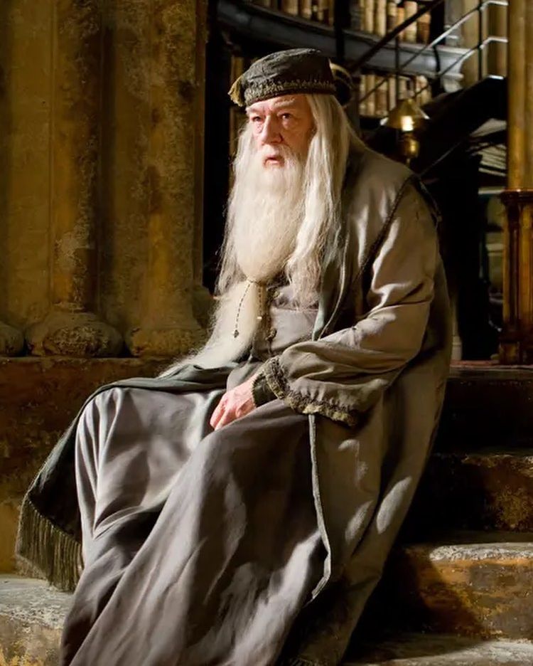La enredada vida amorosa de Michael Gambon: dos familias llenas de secretos