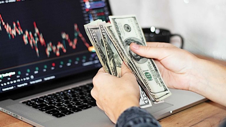 Dolares