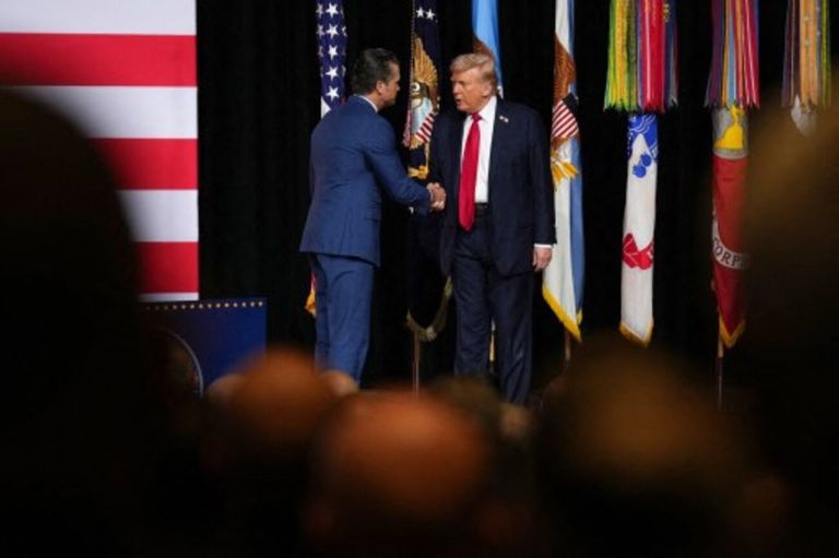 Donald Trump y Pete Hegseth