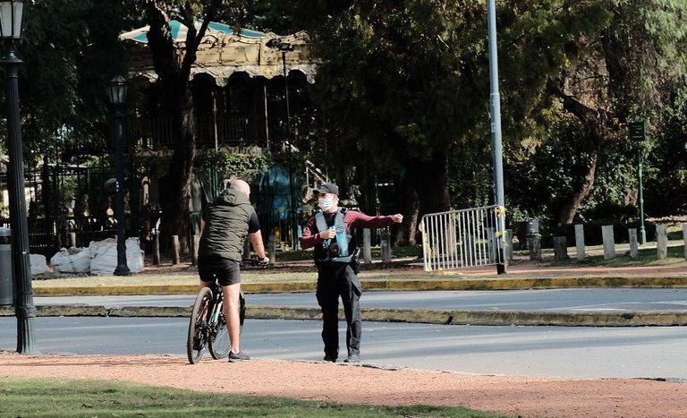 GENTE HACIENDO ACTIVIDAD FíSICA EN PARQUES 20200529