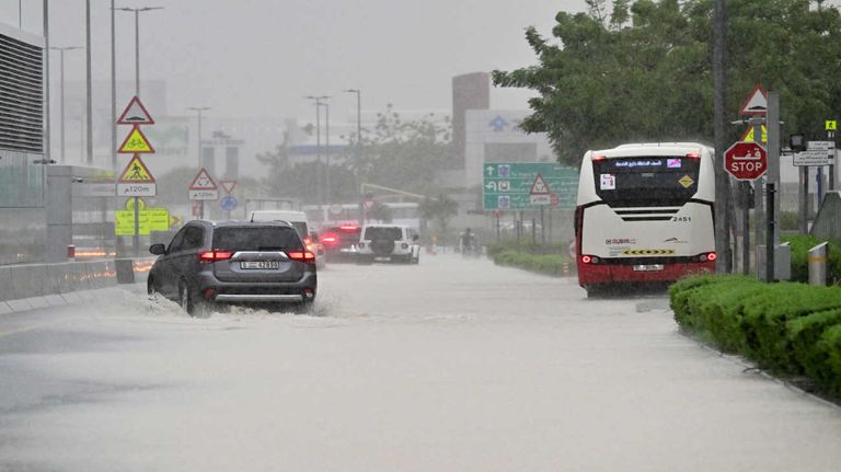Lluvia torrencial en el Emirato del Golfo de Dubai el 16 de abril de 2024 20240416