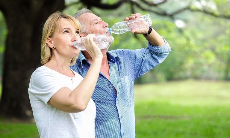 Cuántos litros de agua se necesita para vivir