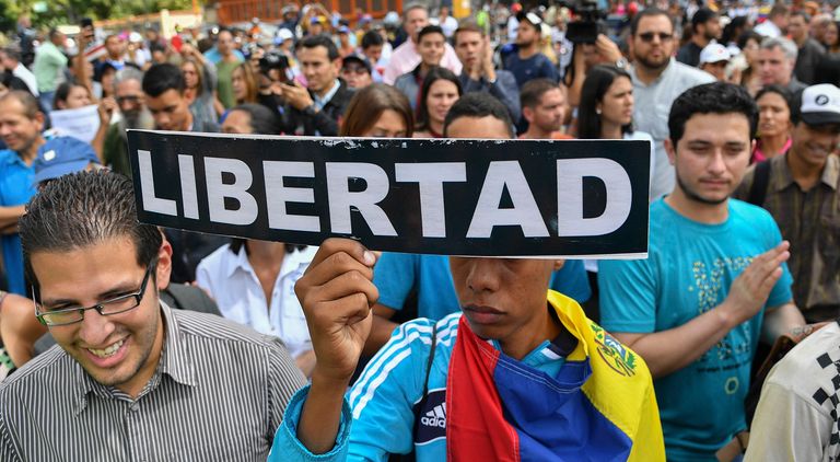 Marcha opositora en Venezuela. Foto: AFP.