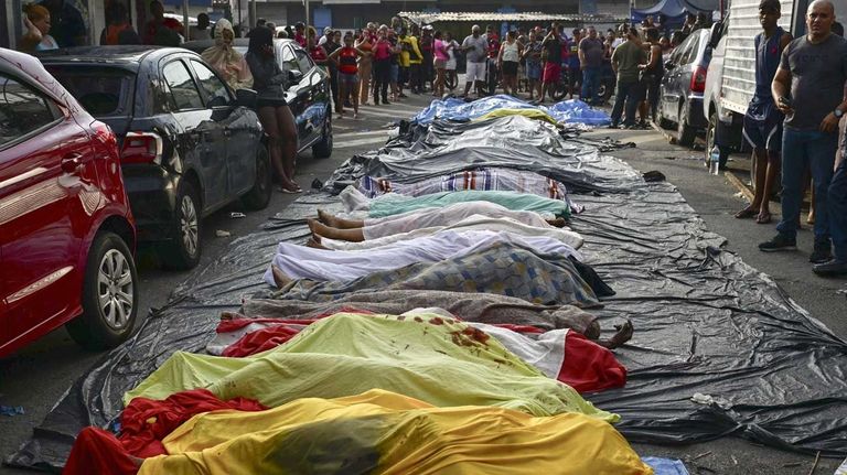 Muertos en las calles de Río de Janeiro