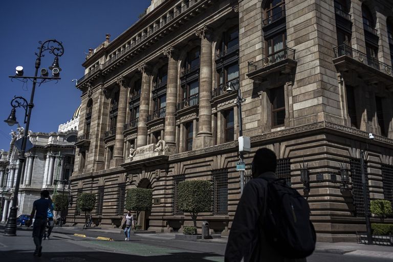 Mexico Inflation Slows Less Than Expected