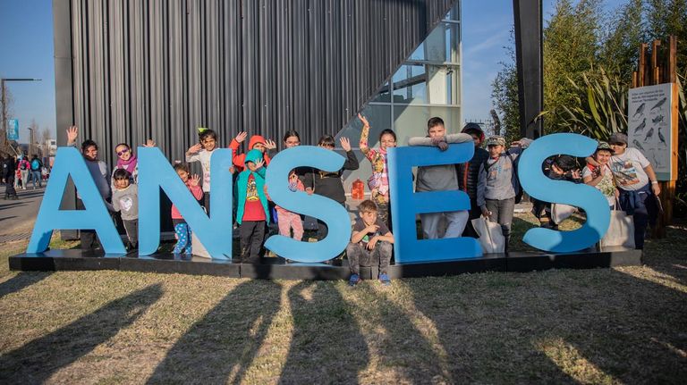 Niños y jóvenes Anses