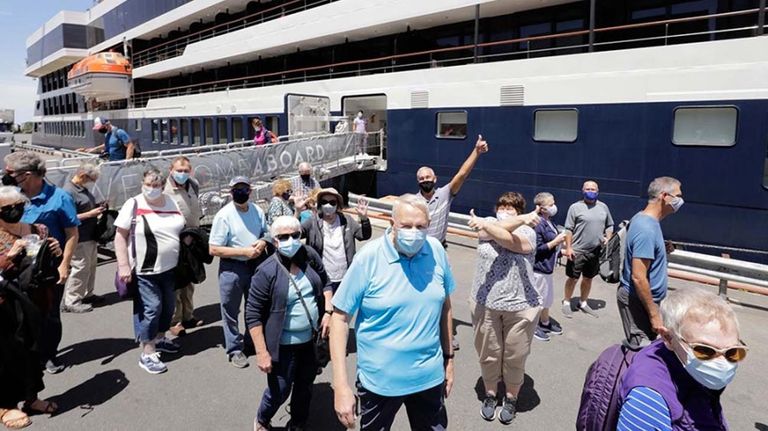Cruceros en Argentina 20220427