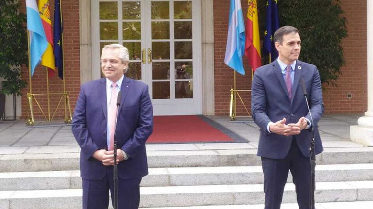 Alberto Fernández y Pedro Sánchez 20210511