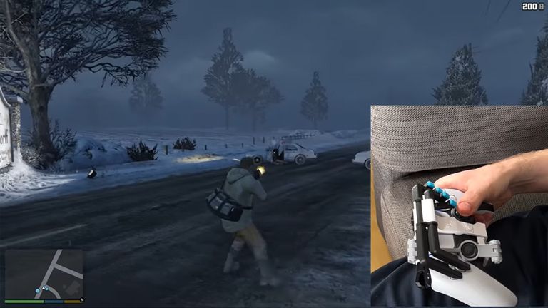 Un youtuber creó un accesorio de joystick para personas con una mano