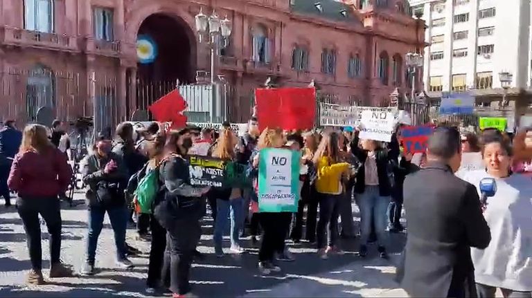 Protesta en plaza de Mayo 20220830