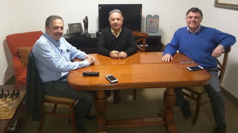 Eduardo Duhalde junto a Ricardo Alfonsín.