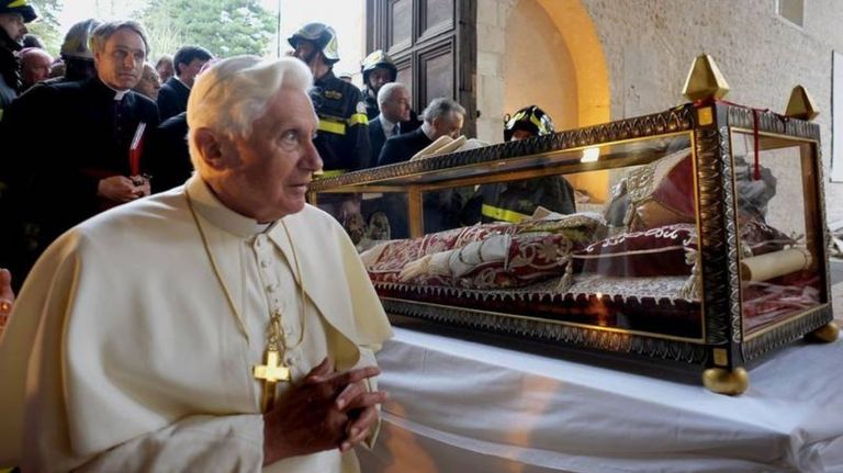 papa benedicto francisco celestino