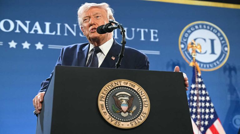 DONALD TRUMP pronuncia un discurso en una CONFERENCIA REPUBLICANA 20260309