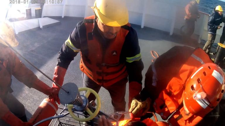 Prefectura aeroevacuó a un tripulante que sufría una hemorragia digestiva 20260213