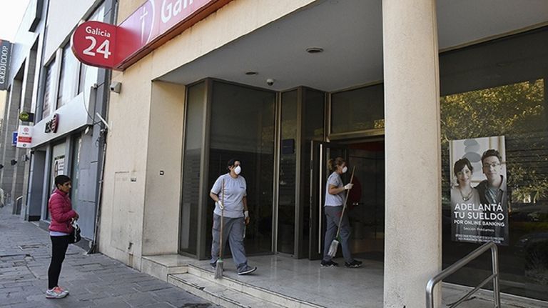 Los bancos refuerzan sus bovedas para poder guardar los billetes