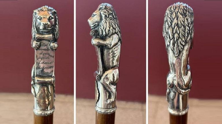 Bastón con el León