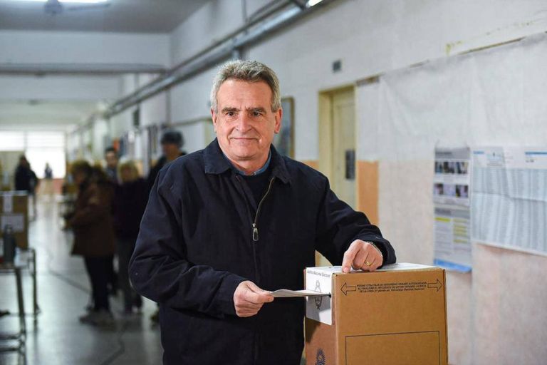 Agustín Rossi votando