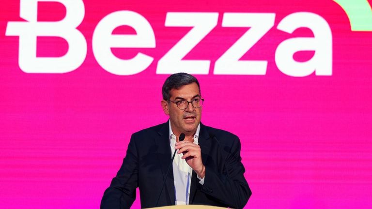 Raúl José Paolasso presenta Bezza