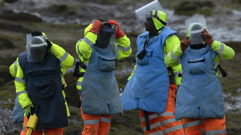 Buscadores de minas terrestres de Zimbabwe limpian las Islas Malvinas