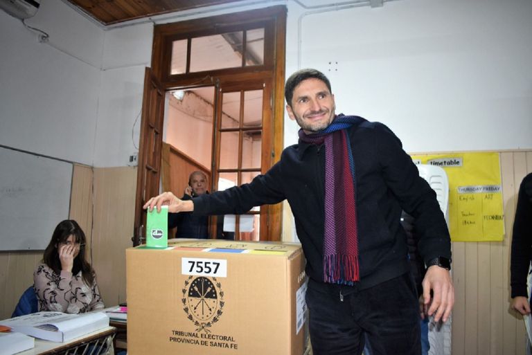 Pullaro votando en Santa Fe