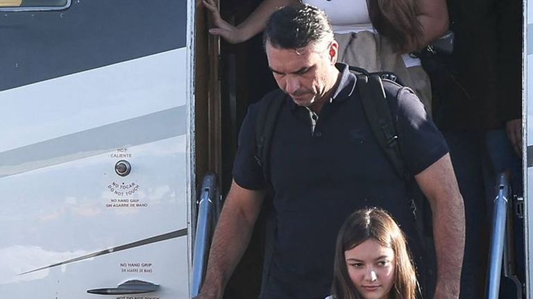 Flávio Bolsonaro aterrizó en Miami esta tarde en un avión probado de la empresa Baires Fly, investigada en el marco del Caso ANDIS.