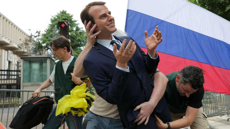 Roban estatua de cera de Emmanuel Macron del Museo Grévin de París 20250602