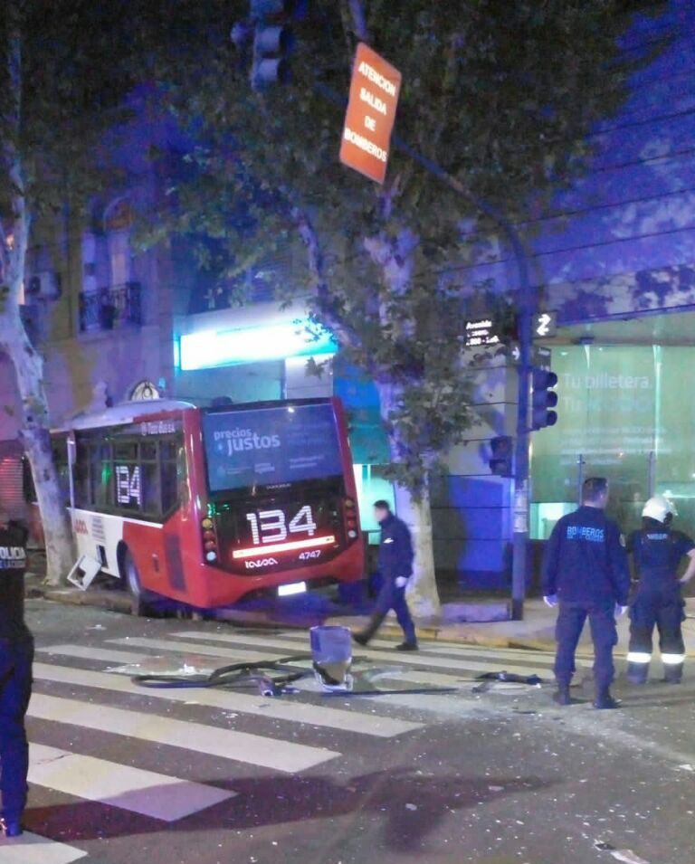 Choque entre colectivos en Parque Patricios