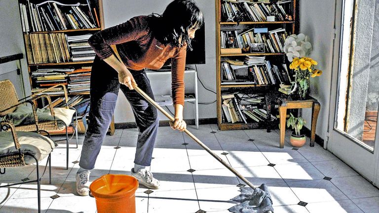 300825_mujer_trabajo_casa_cedoc_g