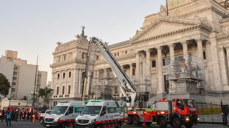 Rescate a un suicida frente al Congreso 20220701
