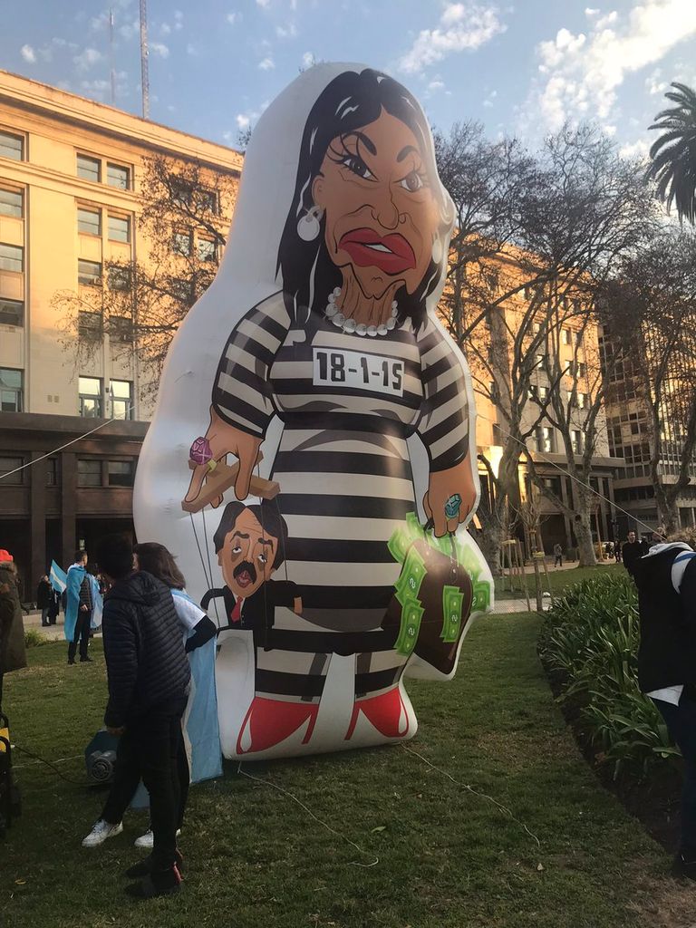 Banderazo contra el Gobierno. 