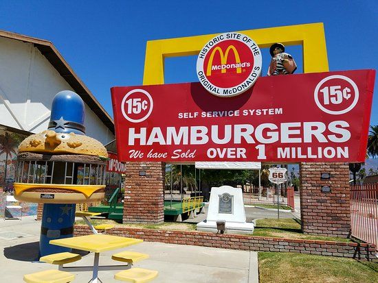 El auténtico primer MacDonald's, sobre la Ruta 66.