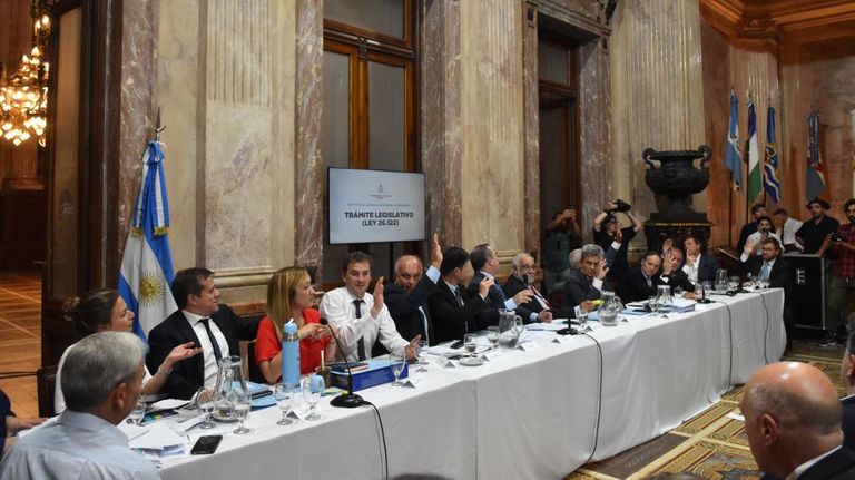 Reunión bicameral en el Senado por el tema DNU