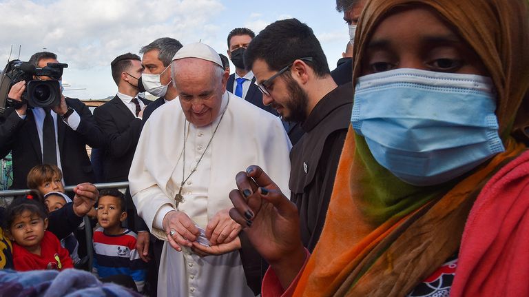 Papa Francisco con imigrantes