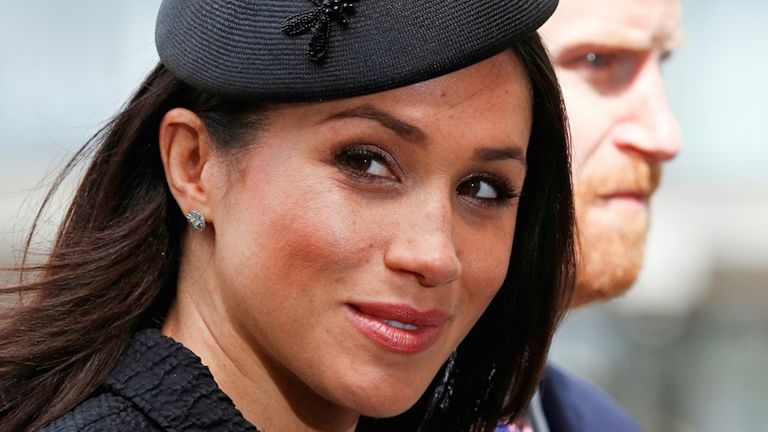 Meghan Markle regaló su ropa de firmas low cost