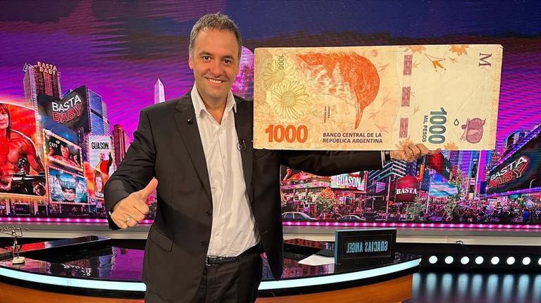 Una foto de Manuel Adorni antes de llegar a la cumbre del poder.