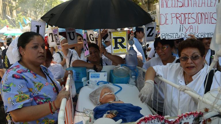 marcha-enfermeros-personal-salud