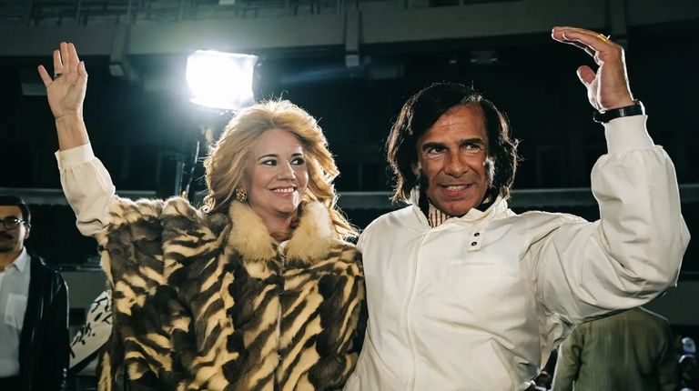 Leonardo Sbaraglia y Griselda Siciliani sorprendieron con las nuevas imágenes de la serie sobre Carlos Menem