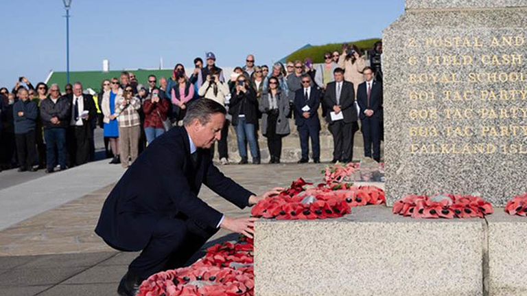 El canciller británico David Cameron en Malvinas