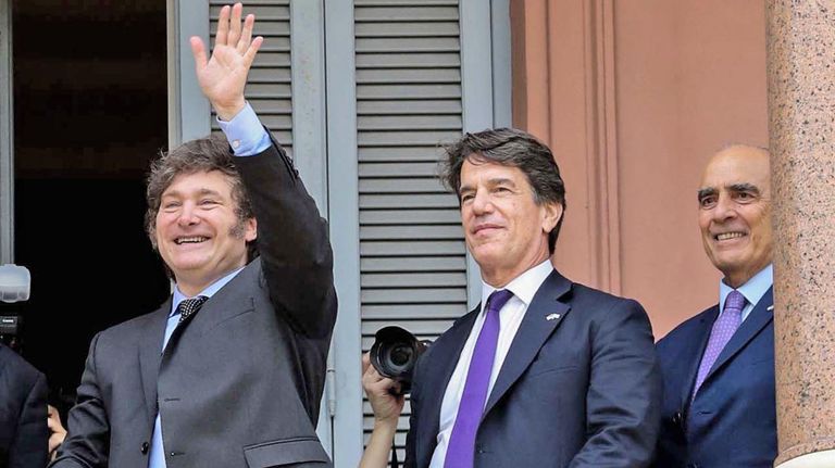 20240525_milei_posse_francos_afp_g