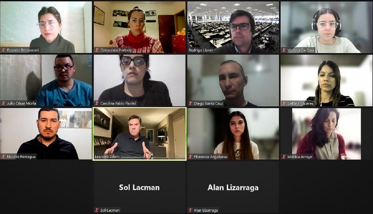 Leandro Zdero con estudiantes Posgrado Periodismo de Investigación Perfil USAL