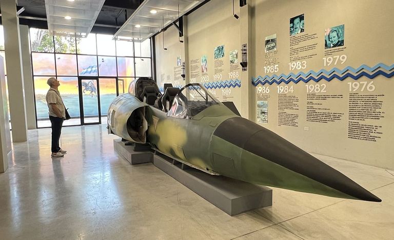 La aviación argentina realizó ataques a más de 600 kilómetros de distancia desde el continente hacia las islas Malvinas.