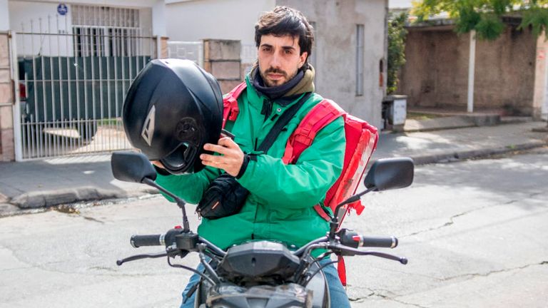 Josué Plevich, candidato y delivery