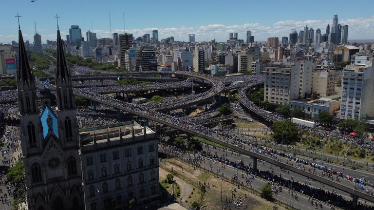 Festejos en el camino de los campeones