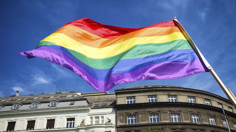 Bandera LGBTIQ+ 29082025